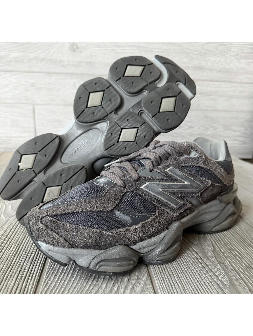 New Balance 9060 Men’s 8.5 Women’s 10 Triple Gray Suede Mesh Sneakers U9060SG
